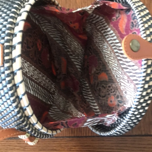 Women Round Rattan Purse - Picture 4 of 7